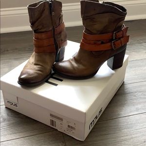 MJUS Mack bootie